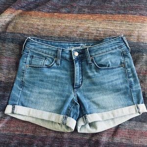 Denim shorts with bottom cuff